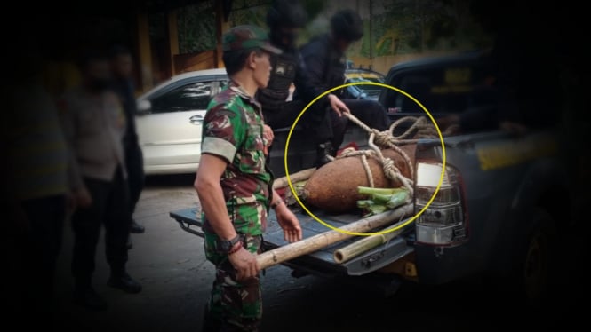 VIVA Militer: Serda Suradi evakuasi benda berbahaya.