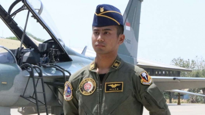 VIVA Militer: Alm. Lettu Pnb Allan Safitri penerbang T50i Golden Eagle