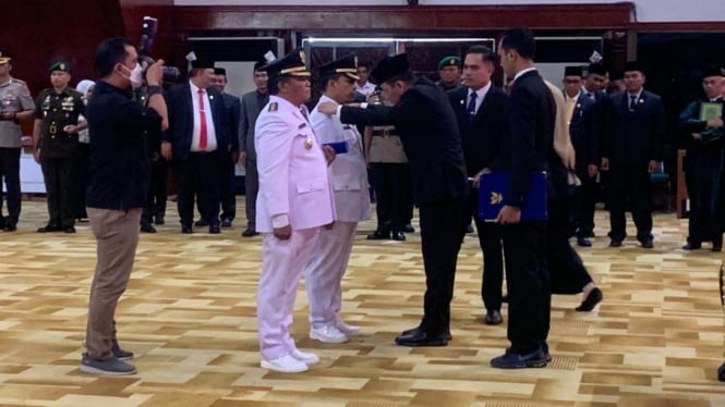 Pj Gubernur Aceh Achmad Marzuki melantik Pj Bupati Pidie Wahyudi Adisiswanto