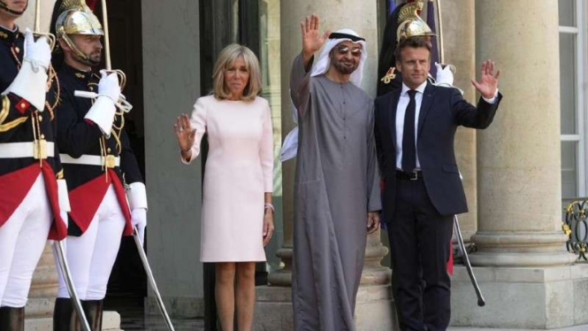 Presiden Prancis Emmanuel Macron dan Presiden UEA Sheikh Mohammed Bin Zayed 