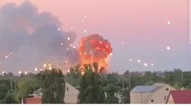 Tangkapan gambar video ledakan di Nova Khakovka disebut gudang senjata Rusia
