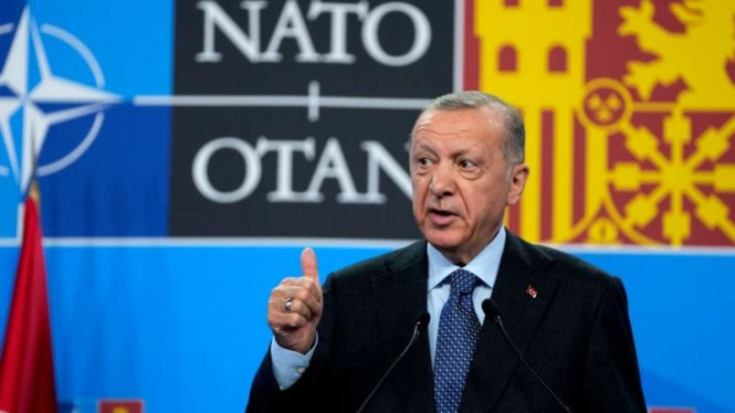 Presiden Turki Recep Tayyip Erdogan saat berada di KTT NATO di Spanyol