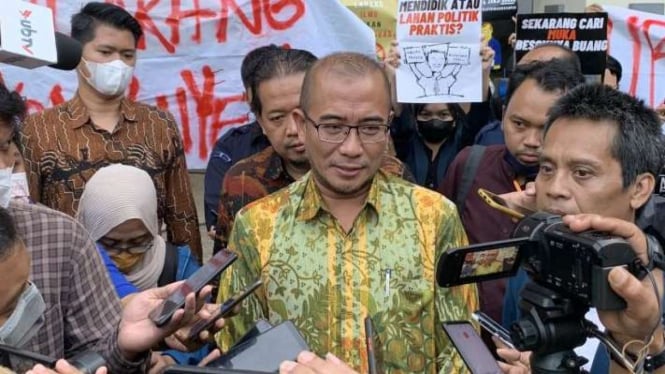 Ketua Komisi Pemilihan Umum RI Hasyim Asy'ari memberikan keterangan pers di kmapus Universitas Brawijaya, Kota Malang, Jawa Timur, Selasa, 19 Juli 2022.