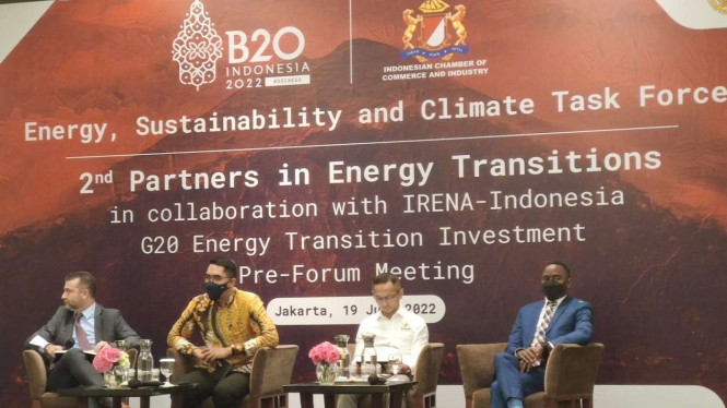 Kadin dalam kegiatan International Renewable Energy Agency (IRENA)-Indonesia G20 Energy Transition Investment Pre-Forum Meeting.
