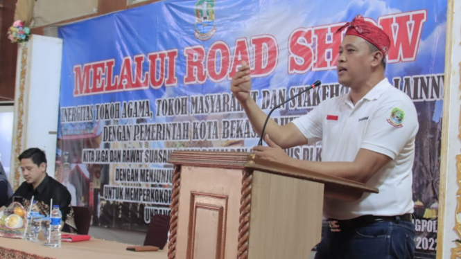 Plt Wali Kota Bekasi Tri Adhianto menghadiri Road Show Sinergitas Tokoh Agama di Gedung Rumpikal Medansatria.