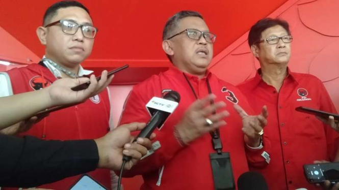 Sekjen DPP PDI Perjuangan, Hasto Kristiyanto (tengah).