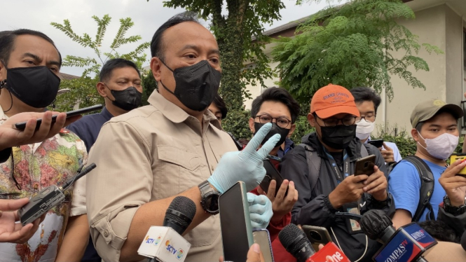 Kadiv Humas Polri Irjen Dedi Prasetyo di rumah Irjen Ferdy Sambo