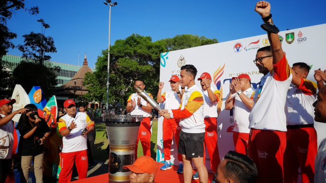 Kirab obor ASEAN Para Games 2022