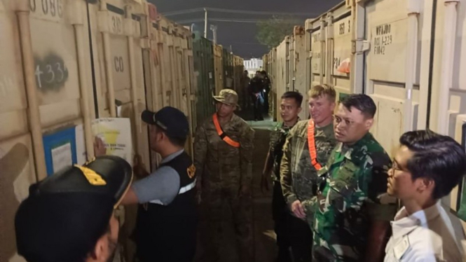Penemuan 1 tricon container US Army berisi senjata yang tidak tercantum pada daftar izin impor sementara yang diajukan vendor PT JT Square di Pelabuhan Panjang oleh Bea dan Cukai. Bandarlampung.