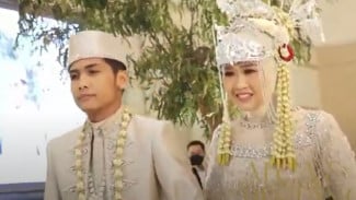FOTO: Momen Pernikahan Bintang Emon dan Alca Octaviani