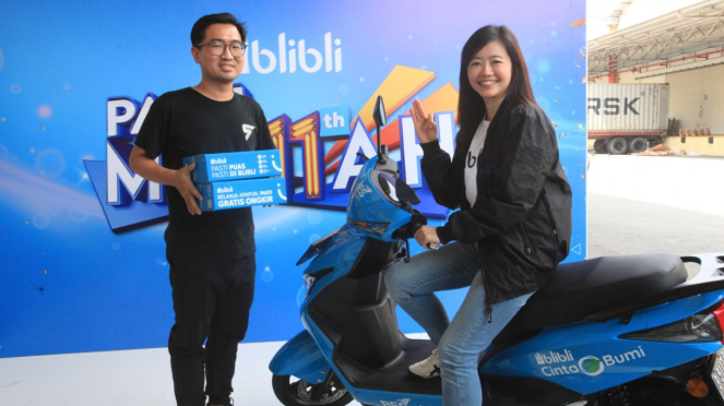  Co–Founder Smoot Motor Indonesia, Kevin Phang dan COO Blibli Lisa Widodo.