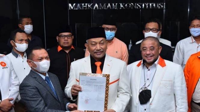 Presiden PKS Ahmad Syaikhu dan elite PKS saat di Mahkamah Konstitusi (MK).