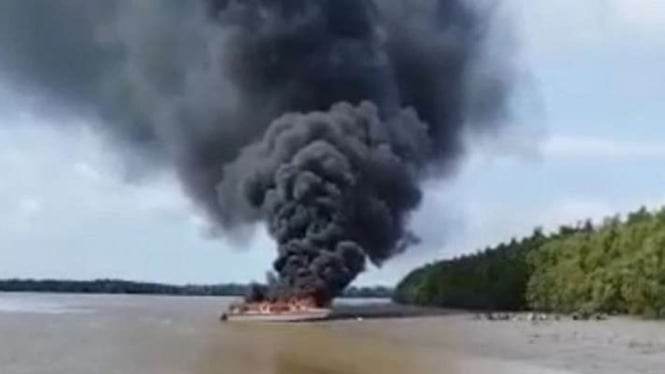Perahu motor cepat SB Minsen jurusan Tarakan-Kabupaten Tana Tidung terbakar.