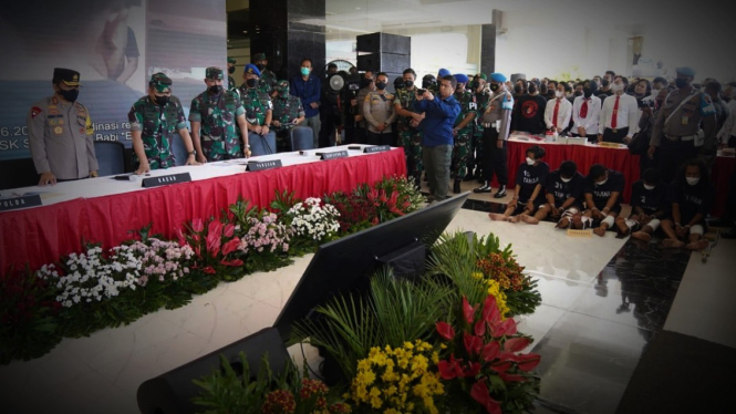 VIVA Militer: TNI ikut konferensi pers kasus penembakan Rina.