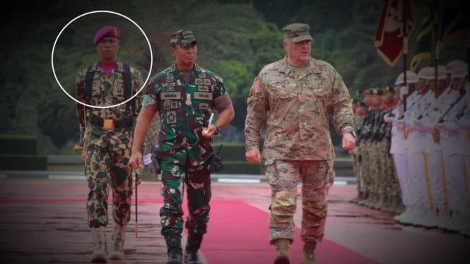 VIVA Militer: Mayor Marinir di dekat jenderal top militer Amerika.