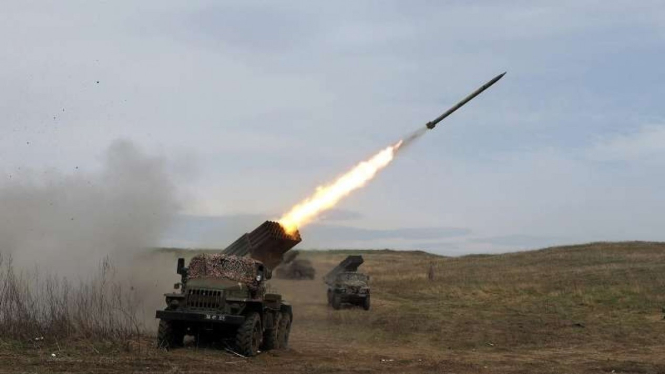 VIVA Militer: Sistem Peluncur Multi Roket (MLRS) BM-21 Grad militer Ukraina