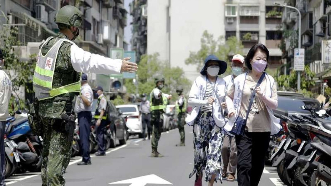 Tentara Taiwan mengarahkan warga ke tempat perlindungan bawah tanah 