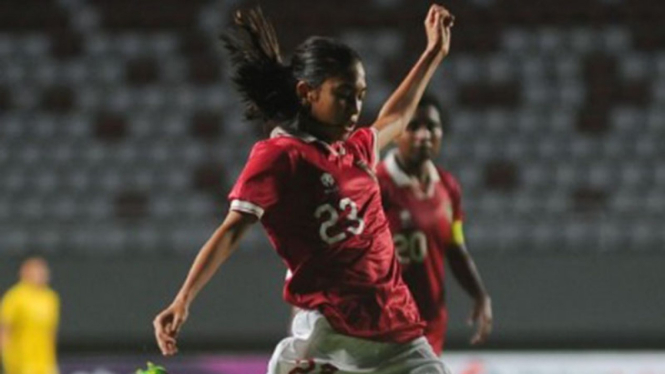 Aksi pilar Timnas Putri Indonesia U-18, Claudia Alexandra Scheunemann