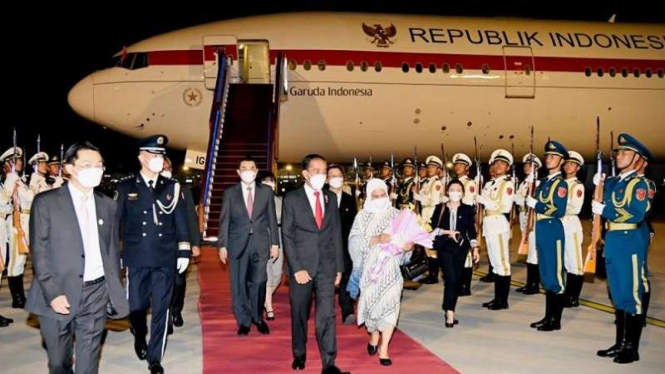 Presiden Joko Widodo dan Iriana Joko Widodo tiba di Beijing