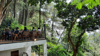 Sedapnya Santap Makanan Asia Ditemani View Lembah Pancawati Bogor