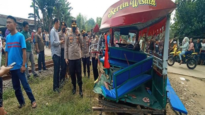 Odong-odong ditabrak kereta di Serang Banten
