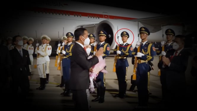 VIVA Militer: PLA jaga Jokowi di Beijing.
