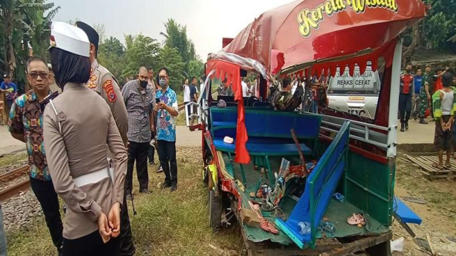 Odong-odong ditabrak kereta di Serang Banten