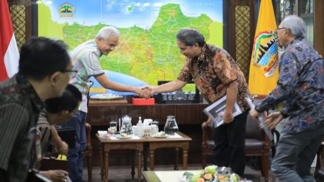 Dirjen Kebudayaan Kemendikbudristek Hilmar Farid saat menemui Gubernur Jateng.