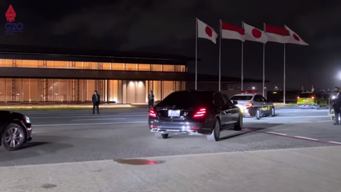 Presiden Jokowi naik mobil Mercedes-Benz S-Class di Jepang.