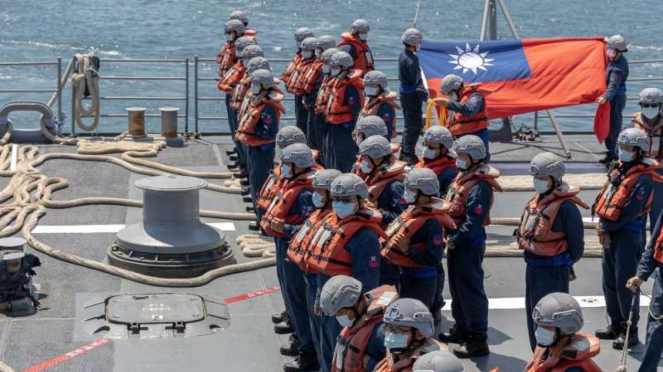 Personel Angkatan Laut Taiwan berlatih pengamanan laut 