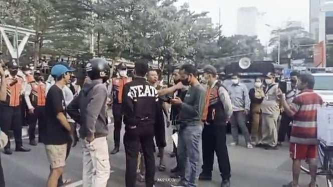 Keributan Dishub DKI Jakarta dengan juru parkir di Dukuh Atas