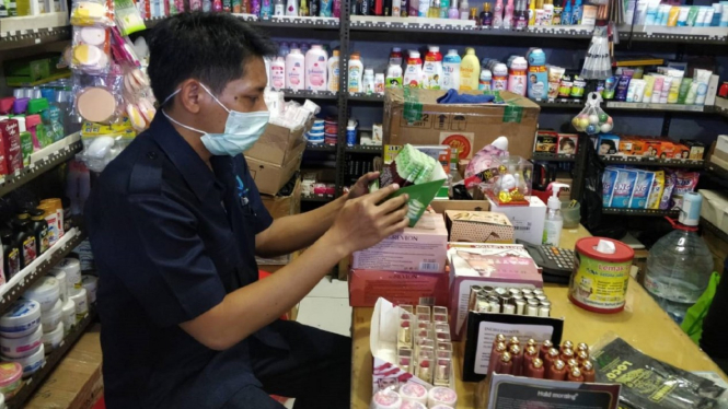 Sidak toko kosmetik di Tangerang.