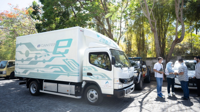 Peresmian uji coba pertama pada truk eCenter di Bali