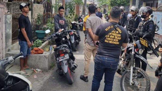 Kampung Ambon diacakj-acak polisi