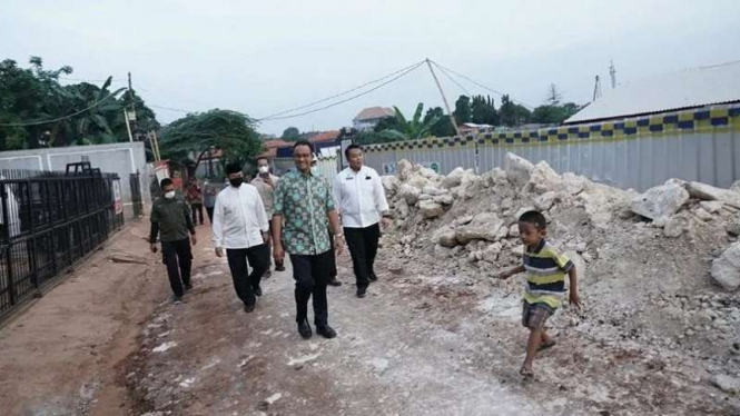 Anies Baswedan tinjau pembangunan waduk lebak bulus