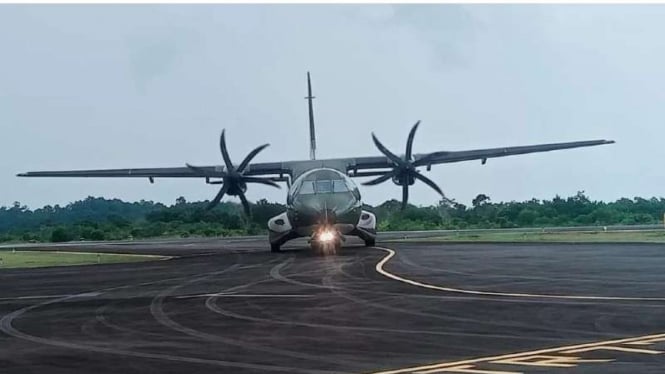 VIVA Militer: Pesawat militer TNI AU lakukan uji coba pendaratan di Bandara Dabo