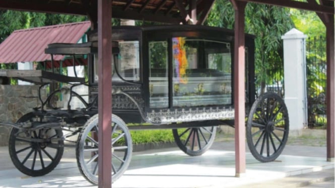 kereta antik pengangkut jenazah di Museum Taman Prasasti