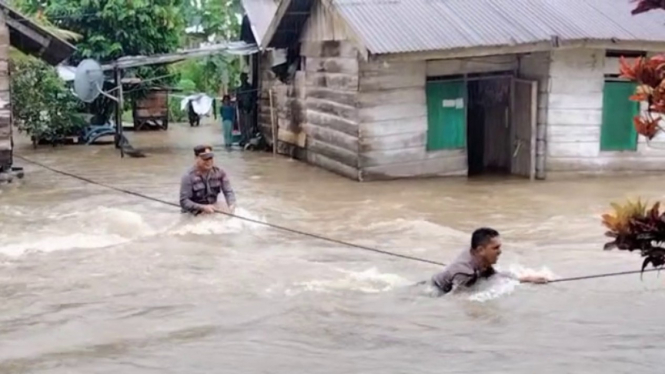 Rumah warga terendam banjir di Kecamatan Amahai, Maluku Tengah.