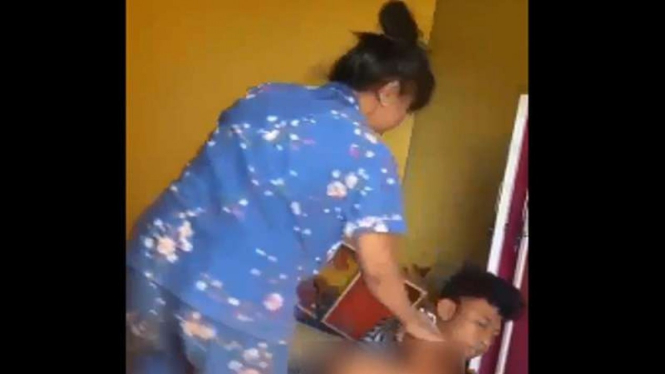 Viral video perempuan menganiaya perempuan tanpa busana