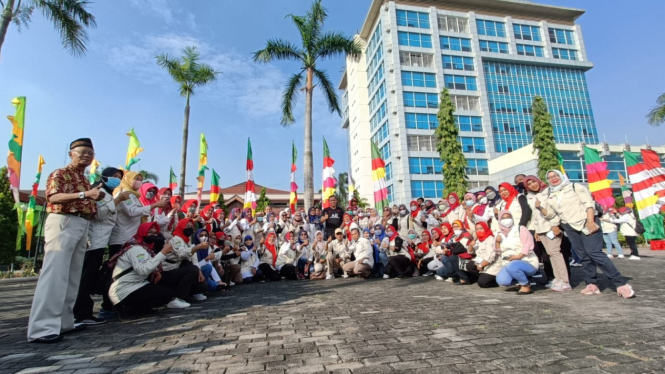 Kegiatan senam sparko bersama diarea Plaza Pemkot Bekasi, Jumat (29/07).