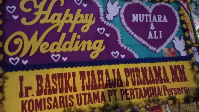 Basuki Tjahaja Purnama (Ahok) Kirim Karangan Bunga Nikahan Anak Anies Baswedan