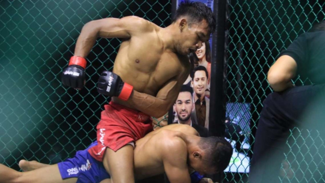 Galih Tornado vs Budi Setiawan di Fight Night 60 One Pride MMA