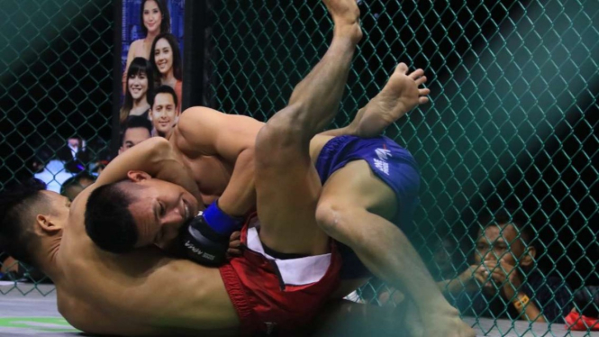 Eka Darmawansyah vs Satria Trisakti di Fight Night 60 One Pride MMA