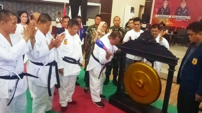 Wali Kota Sibolga, Jamaluddin  Pohan saat membuka Kejuaraan Karate Adhyaksa Cup
