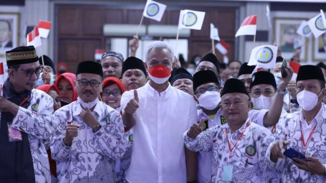 Gubernur Jawa Tengah Ganjar Pranowo saat menghadiri Kongres ke-3 Persatuan Guru Seluruh Indonesia (PGSI) di Gedung Gradhika Bhakti Praja, Semarang, Jawa Tengah, Sabtu, 30 Juli 2022.