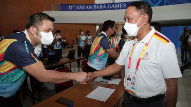 Menpora meninjau venue Para Bulutangkis Asean Para Games Solo 2022