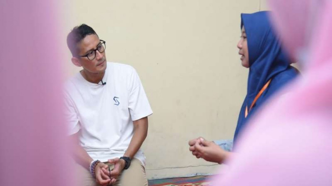 Menparekraf Sandiaga Uno (kiri)