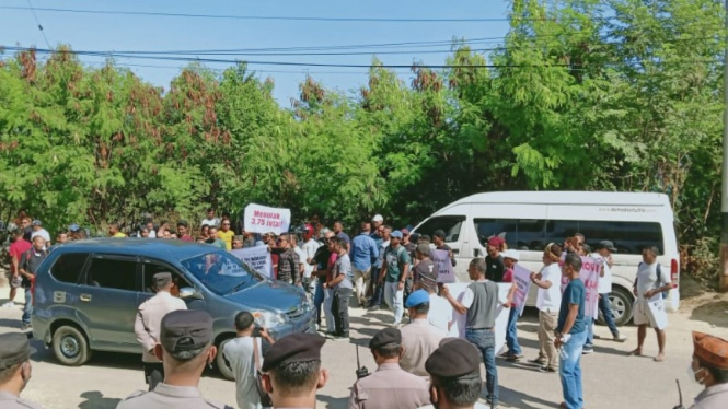 Demonstrasi pelaku pariwisata Labuan Bajo tolak tarif mahal ke TN Komodo.