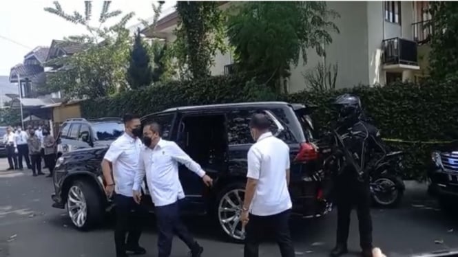 Kabareskrim Komjen Pol Agus Andriyanto ke rumah Irjen Ferdy Sambo di Duren Tiga