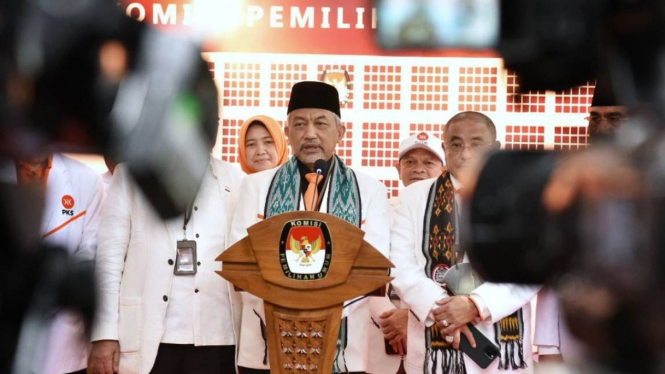 Presiden PKS Ahmad Syaikhu dan Ketua KPU Hasyim Asyari.